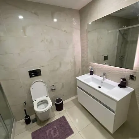 Luxury 3 Bedroom Close To Mall Of Istanbul アパート